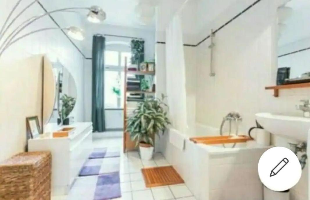 Private Bedroom Near Alexanderplatz In Sharing Apartment Berlin Exteriör bild